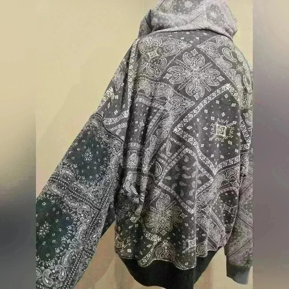 American Eagle Bandana Hoodie Size Small - Picture 6 of 8